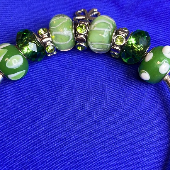 Adorable Saint Patrick’s day bracelet just for your sweetheart to wear - Picture 4 of 6